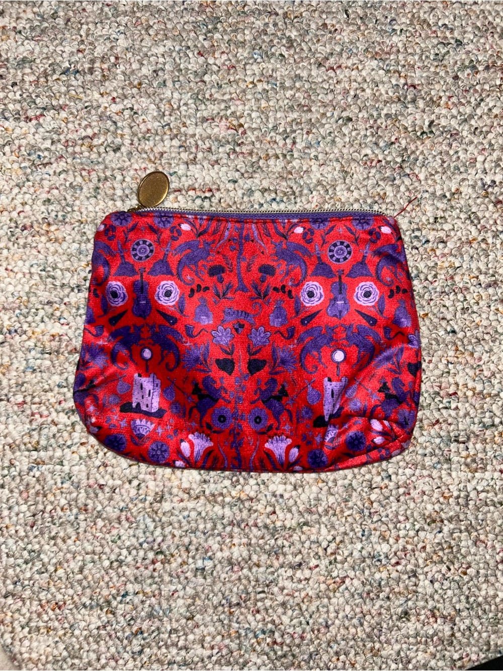 Red Floral Pattern Zip Pouch - Picture 2 of 3